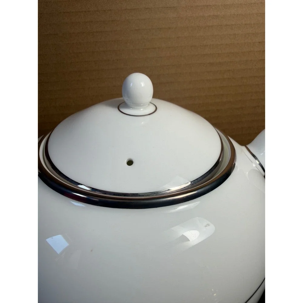Wedgwood Carlyn W4302 Teapot Bone China Platinum Trim Made in England White